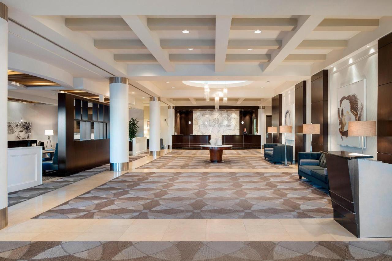 Sheraton Cavalier Calgary Hotel Kültér fotó